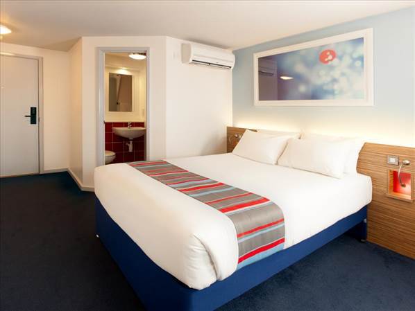 Travelodge Edinburgh Central Waterloo Place Exterior photo
