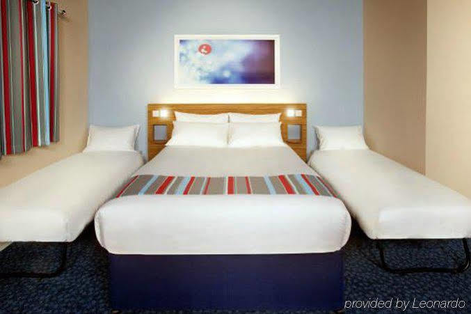 Travelodge Edinburgh Central Waterloo Place Exterior photo