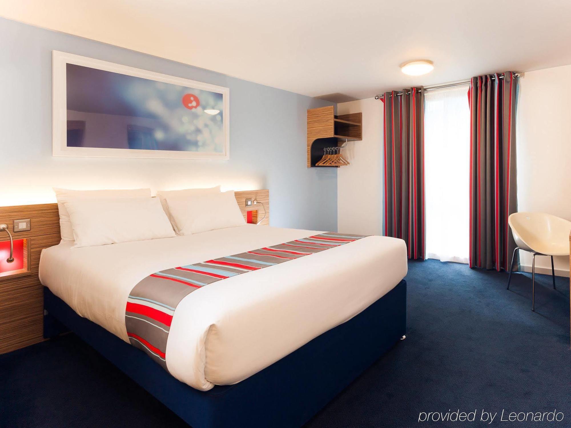 Travelodge Edinburgh Central Waterloo Place Exterior photo
